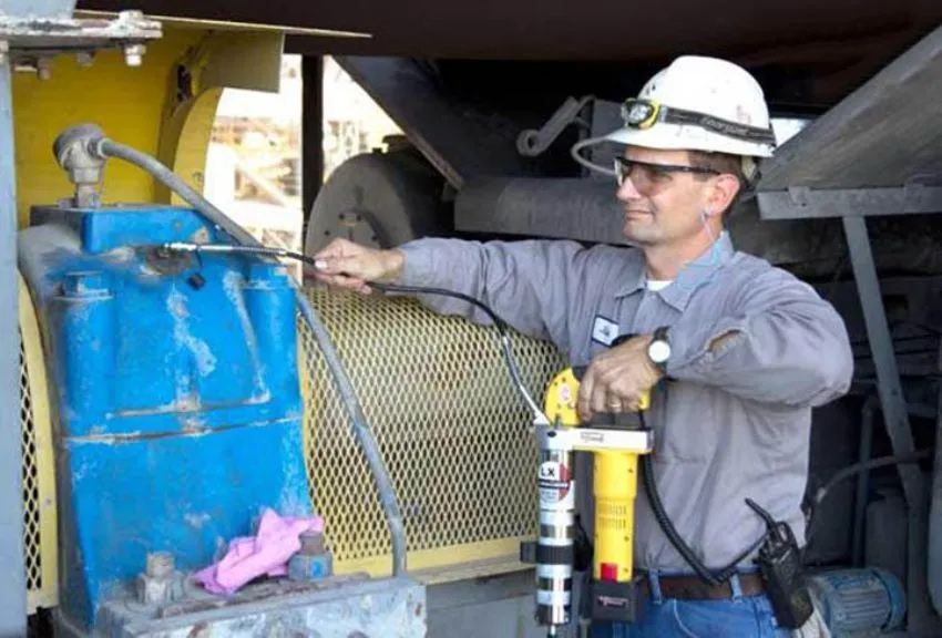 Tiêu chí chọn máy bơm mỡ cầm tay chất lượng